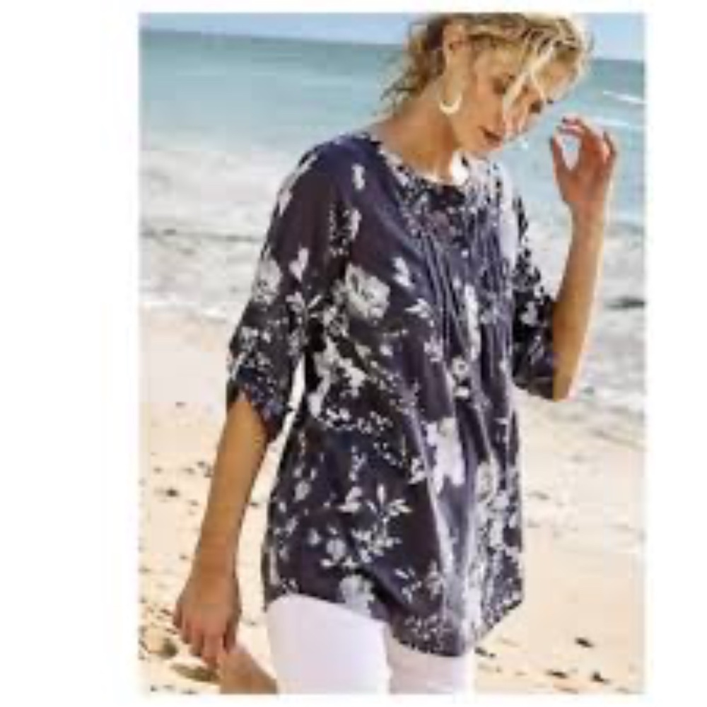 Soft Surrounding gray and white tunic top.  Pretty, feminine, lightweight